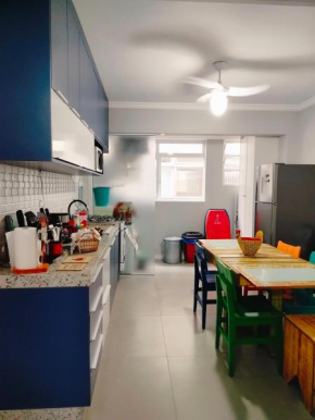 Apto reformado e mobiliado a 2 quadras praia Guaruja Enseada